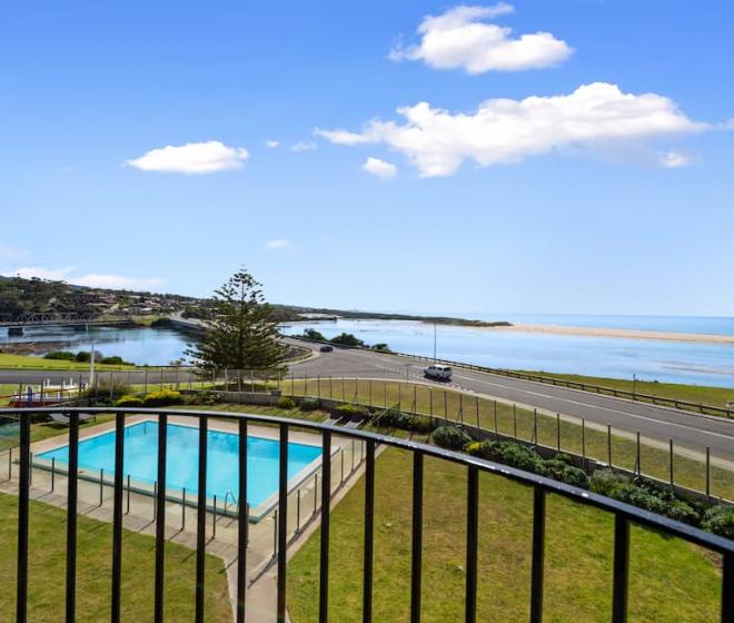 ocean-view-twin-stay-in-scamander-tas-scamander-beach-resort